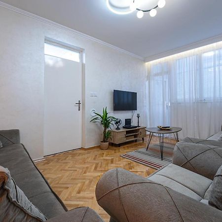 Clock Tower Lux Apartment بودغوريتْسا المظهر الخارجي الصورة