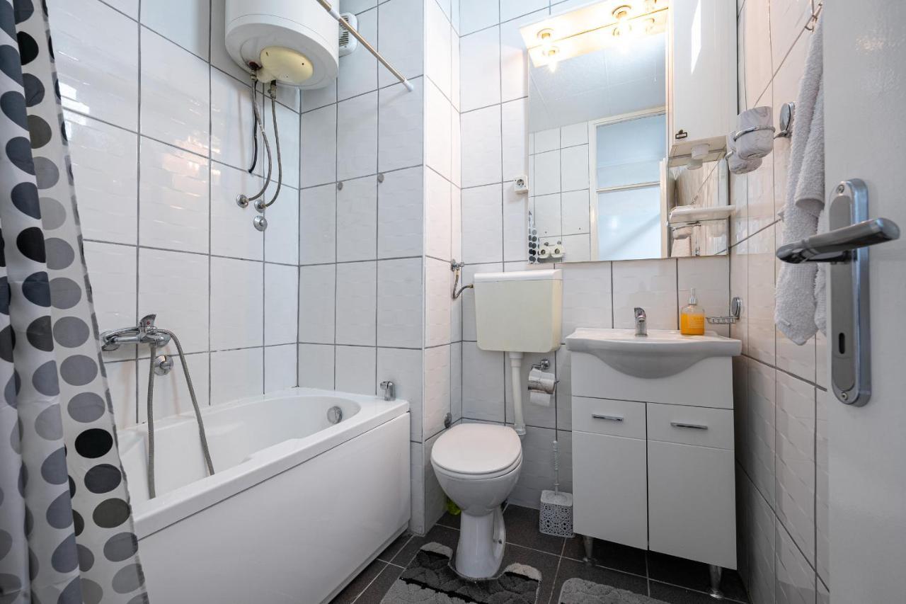Clock Tower Lux Apartment بودغوريتْسا المظهر الخارجي الصورة
