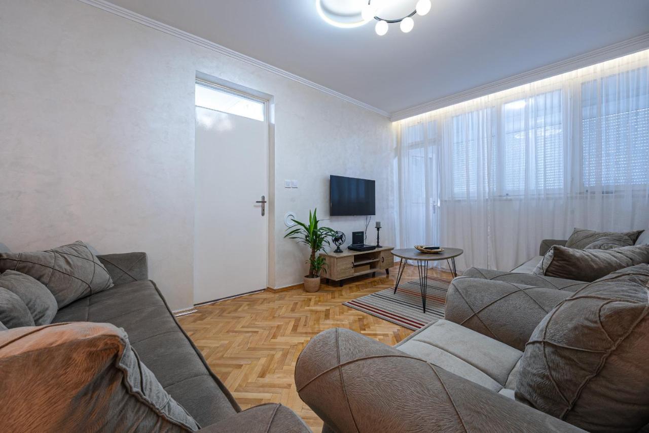 Clock Tower Lux Apartment بودغوريتْسا المظهر الخارجي الصورة