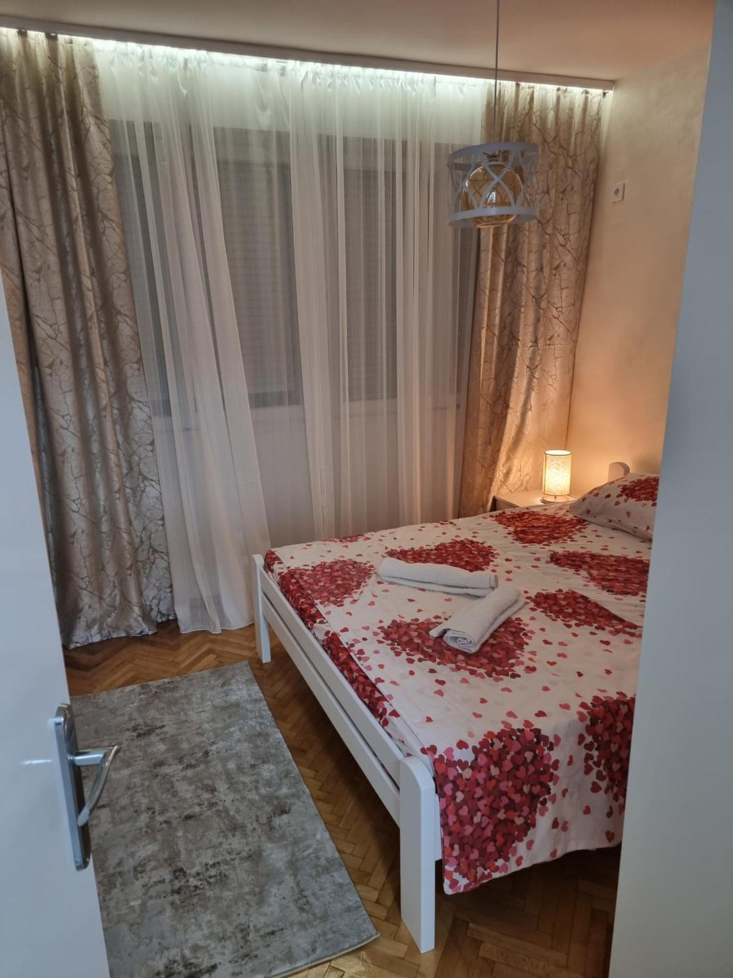 Clock Tower Lux Apartment بودغوريتْسا المظهر الخارجي الصورة